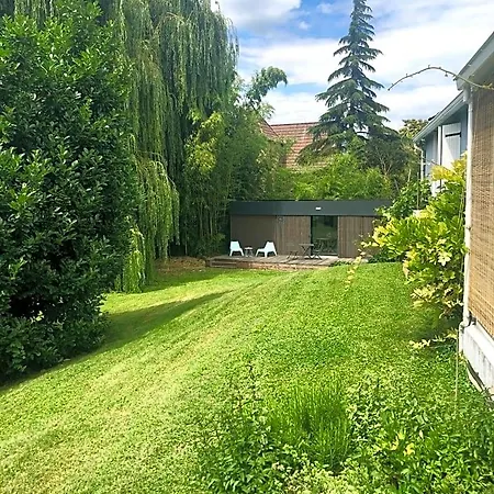 Un Petit Nid Dans La Verdure Panzió